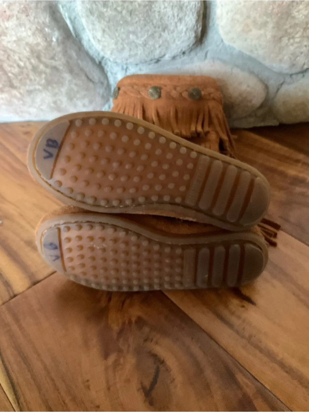 Minnetonka 3 Layer Fringe Suede Boots Size 8